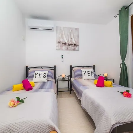 Kuca Za Odmor Deni Holiday home *