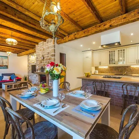 Holiday home Kuca Za Odmor Deni *