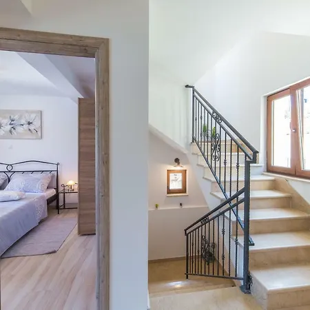 Kuca Za Odmor Deni Holiday home Veliki Drvenik